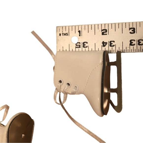 Doll White Faux Leather White Figure Skates Lace Up Doll Accessories See Pics - Picture 6 of 6